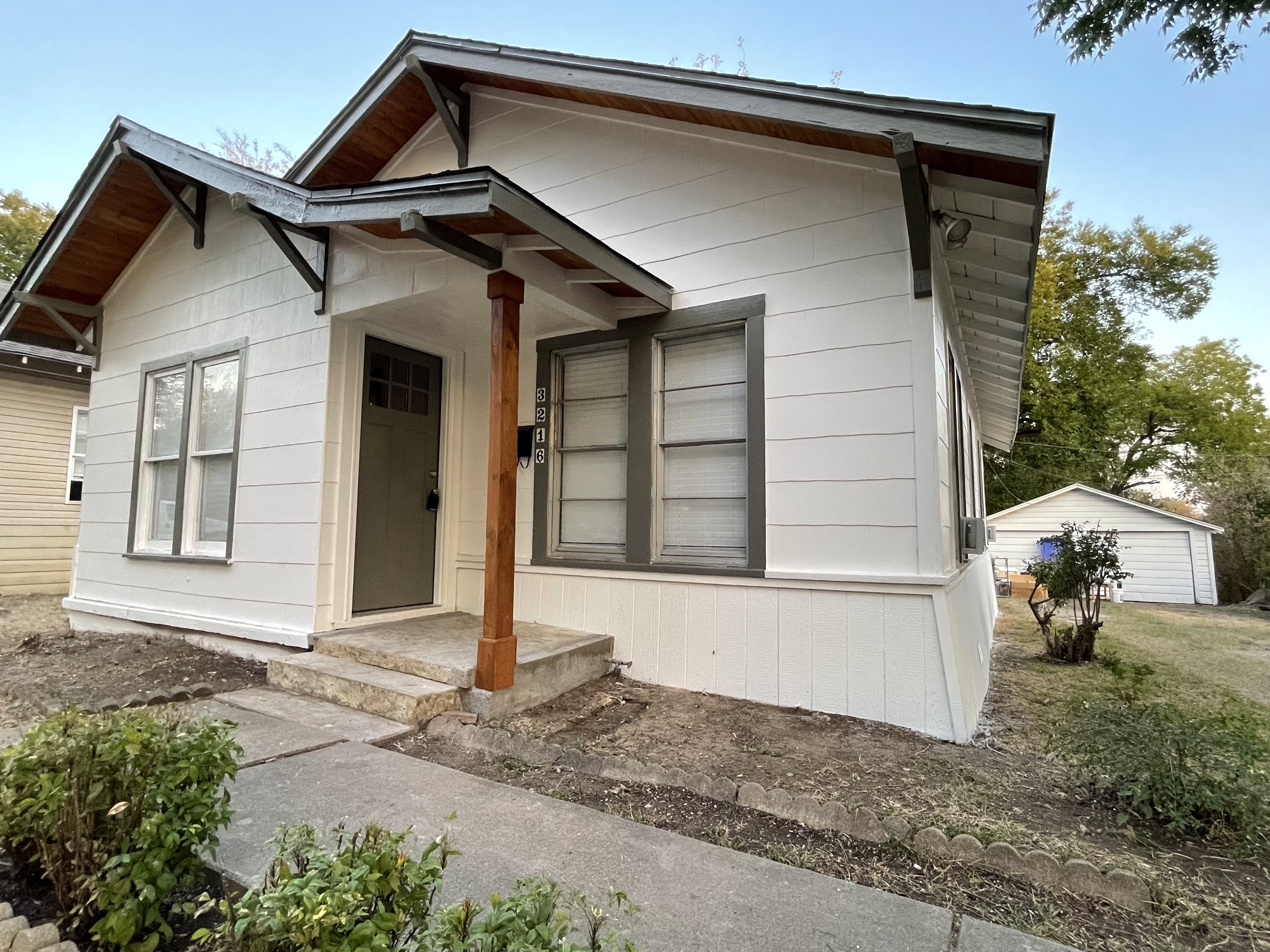 3216 Homan Avenue